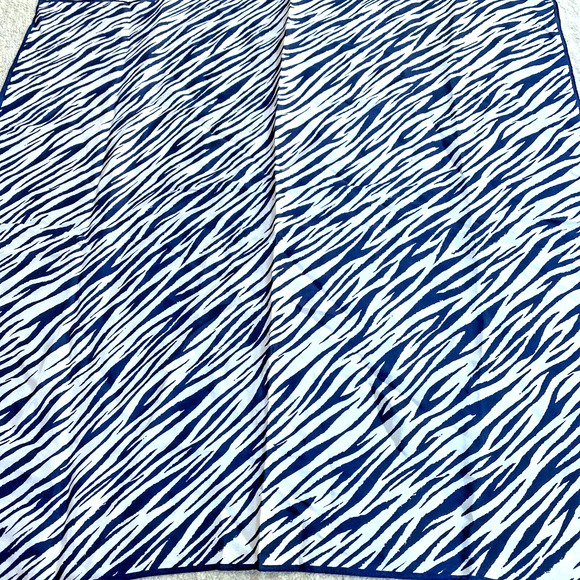 Vintage Oscar De La Renta Silk Scarf Navy Blue & White Mod Stripes Large Square - Picture 6 of 9